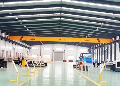 Elektr qopqoqli kranni bir-biriga tekkizish