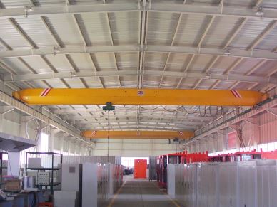 Eng yaxshi zaxira buyumlar bilan elektr yagona qotirilgan tepki ko'prigi krani