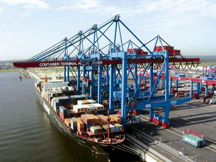 Portal konteyner krani Yuntian Crane.jpg dan Portal Container Crane From Yuntian Crane.jpg